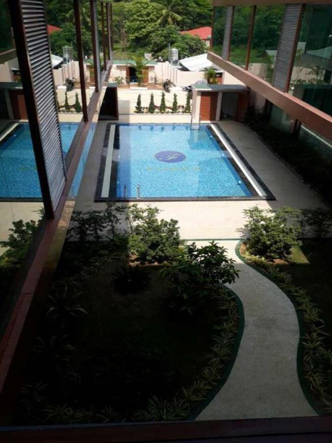 Famous Hotel Loikaw Exterior photo
